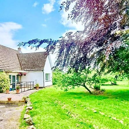 Three Bedroom Rural, Relaxing And Peaceful,Dogs Welcome! With Cymru Holidays Abergavenny Exterior foto